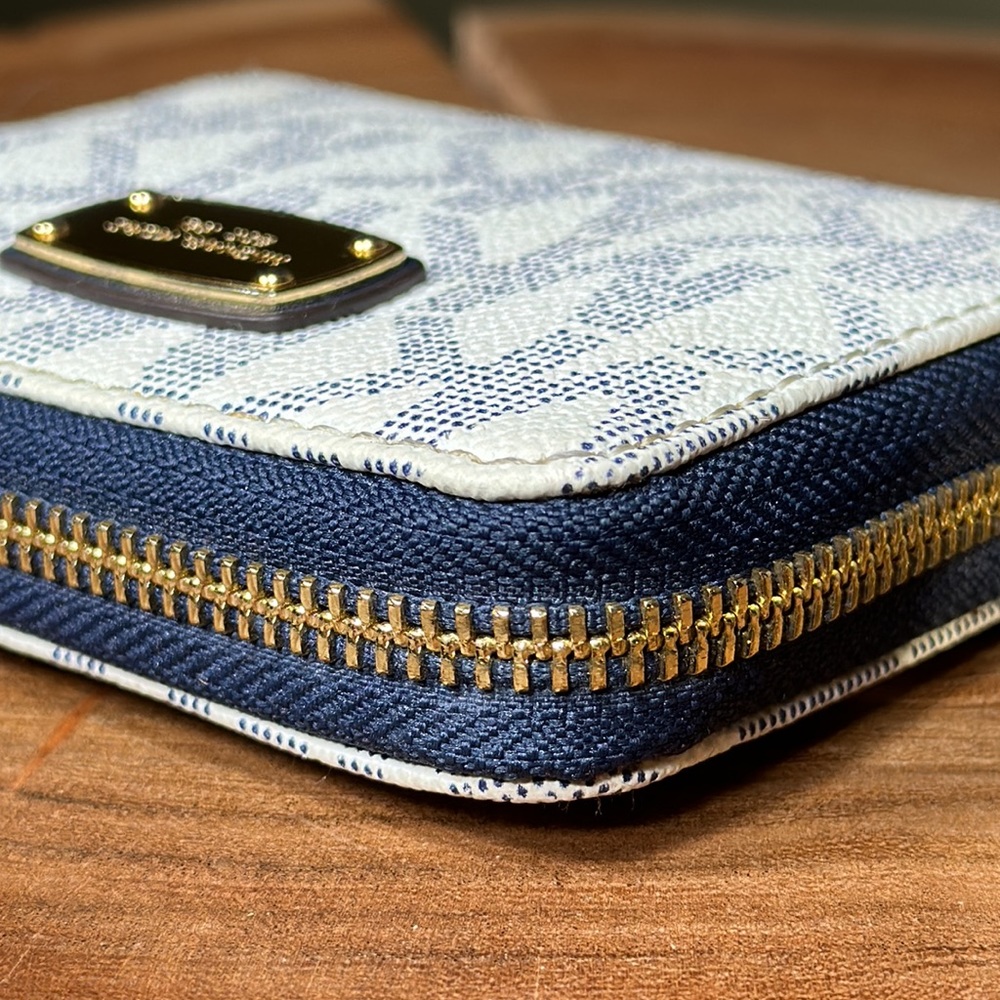 MICHAEL KORS Signature Mini Wallet - Picture 7 of 14